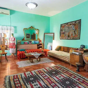 Mi Casa Es Tu Casa - Backpackers אכסניה שקודר